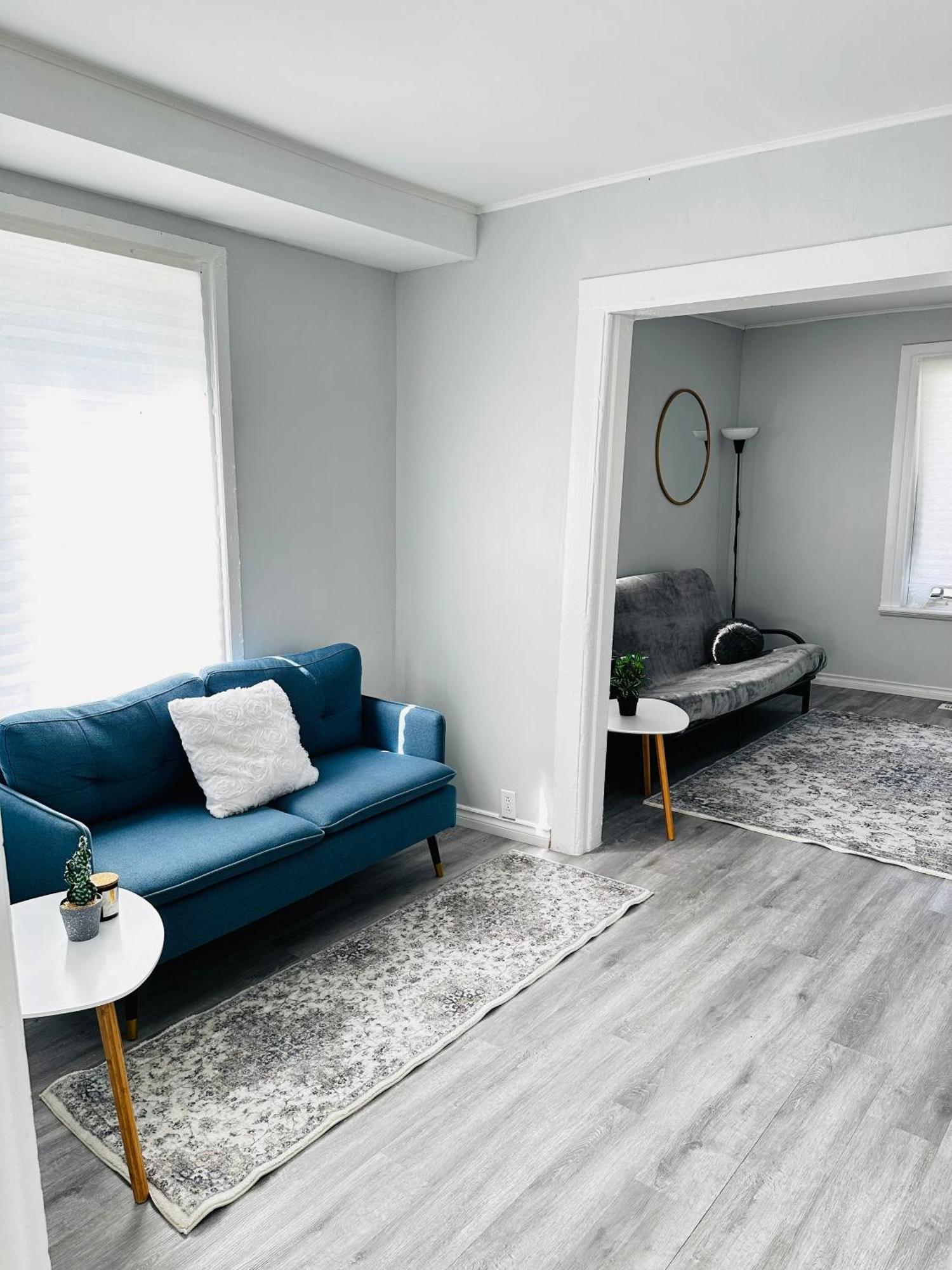 Cozy 2Br House Near Centre With Patio, Bbq, Backyard, And Netflix Apartment Peterborough Luaran gambar