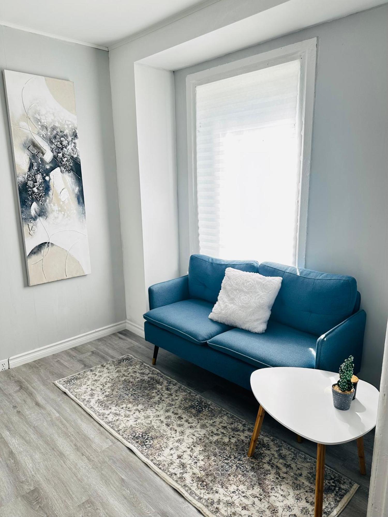 Cozy 2Br House Near Centre With Patio, Bbq, Backyard, And Netflix Apartment Peterborough Luaran gambar