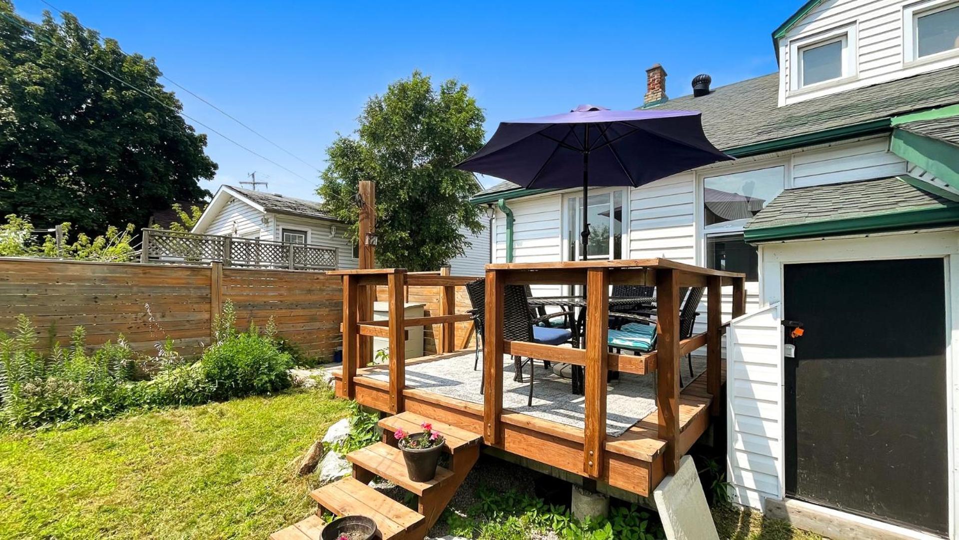 Cozy 2Br House Near Centre With Patio, Bbq, Backyard, And Netflix Apartment Peterborough Luaran gambar